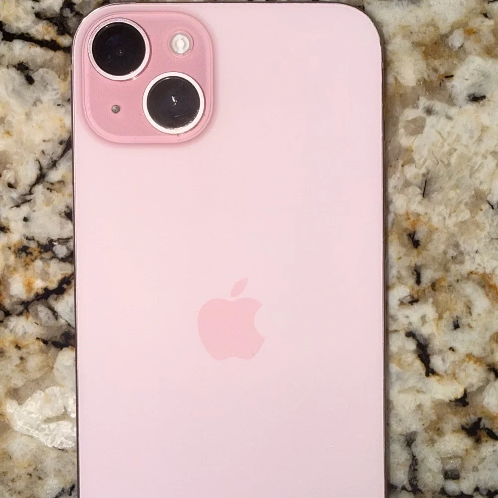Apple iPhone 15 Plus in Soft Pink